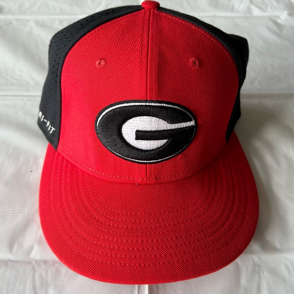 Men’s Nike Dri-Fit Georgia Bulldogs baseball hat size LG-XL